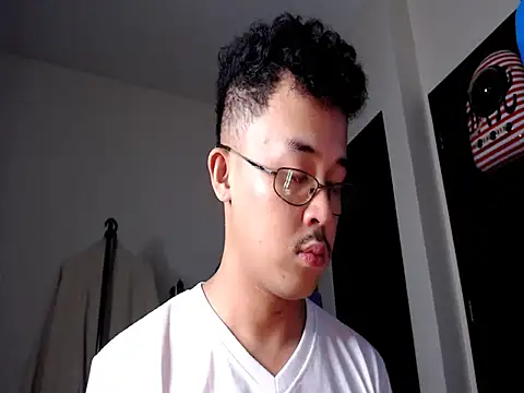 itsyour Asianboy15 online show from April 16, 9:31 am