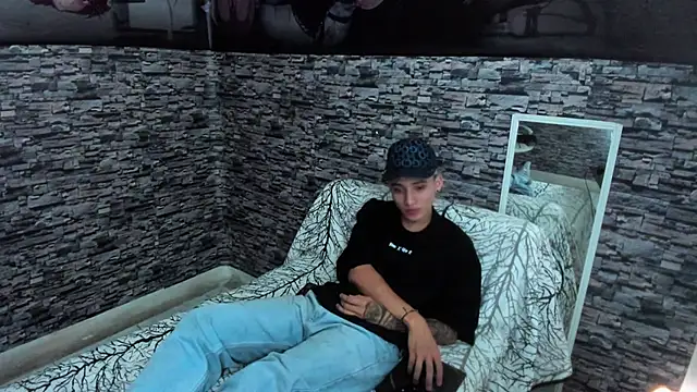 Snapshot of weesley_boy chatting on September 20, 12:32 am weesley boy online show from September 20, 12:32 am