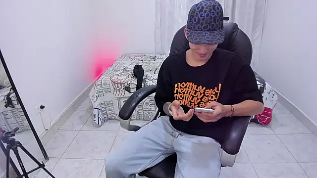 Snapshot of weesley_boy chatting on September 26, 4:21 am weesley boy online show from September 26, 4:21 am