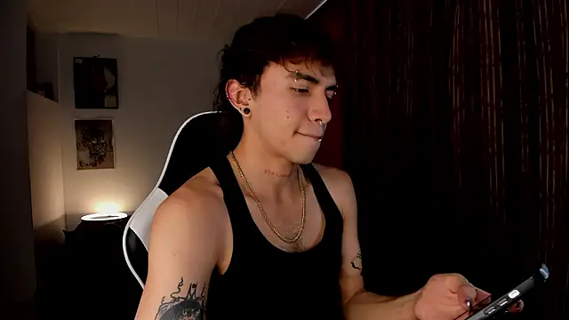 guynextdo0r online show from March 3, 10:05 pm