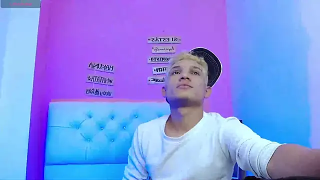 Snapshot of EL_VENEZOLANO_22CM chatting on October 7, 4:27 am EL VENEZOLANO 22CM online show from October 7, 4:27 am