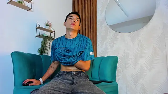 Snapshot of SandroVeyra chatting on September 19, 9:36 pm SandroVeyra online show from September 19, 9:36 pm
