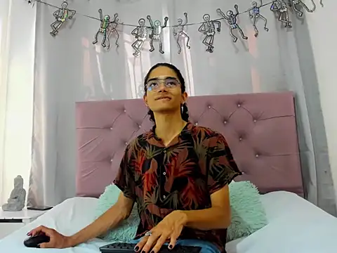 EthanBlackwoodd online show from November 21, 8:08 pm