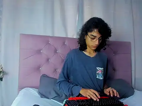 EthanBlackwoodd online show from September 30, 8:01 pm