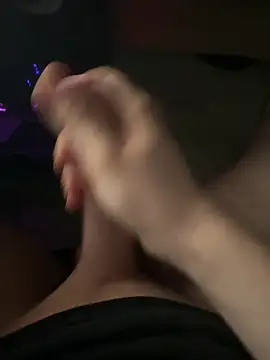 jstntz online show from February 6, 7:16 am