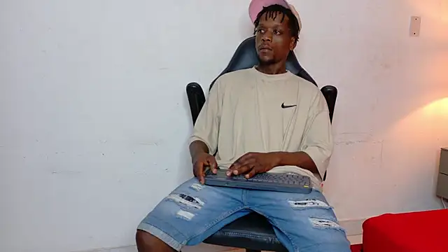 SkylerBigxxx online show from October 2, 3:54 am