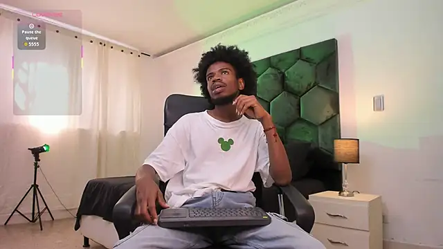 AllexJacob online show from April 18, 1:23 pm