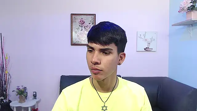 Snapshot of David_925_ chatting on October 21, 4:37 am David 925 online show from October 21, 4:37 am