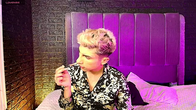 Erick Velveth online show from November 7, 9:29 pm