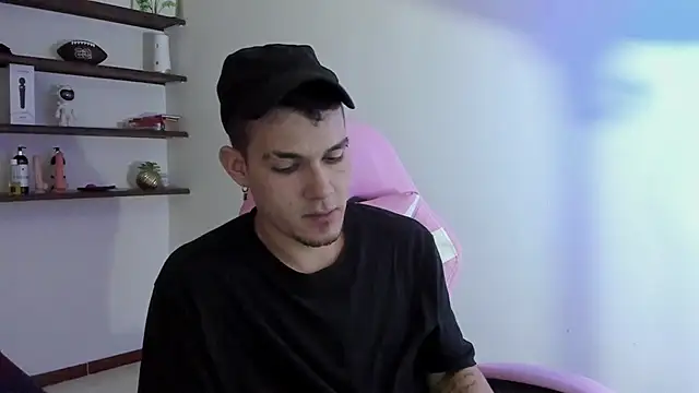 BooyHott  online show from December 17, 9:43 pm