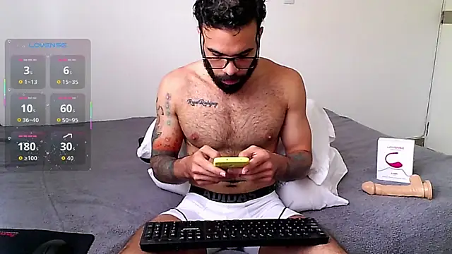 Snapshot of htrebor87 chatting on October 21, 4:10 pm htrebor87 online show from October 21, 4:10 pm