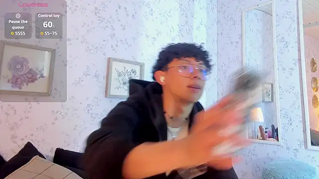 liam twiink online show from March 21, 7:18 pm