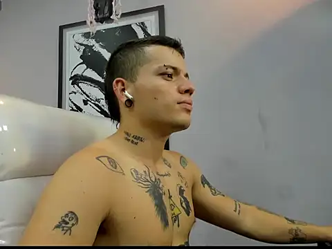 wildthor26 online show from October 20, 3:21 am