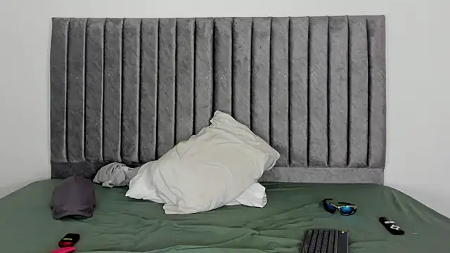 aroncooper1 online show from October 3, 1:05 pm