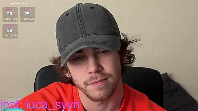 Snapshot of luca_syn chatting on October 21, 1:25 pm luca syn online show from October 21, 1:25 pm