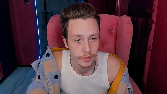 LeoMooree online show from November 6, 3:37 pm