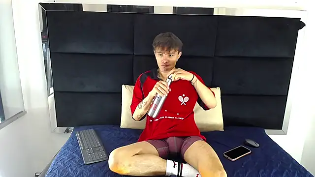 Snapshot of Jerom_xx chatting on October 20, 7:29 pm Jerom xx online show from October 20, 7:29 pm