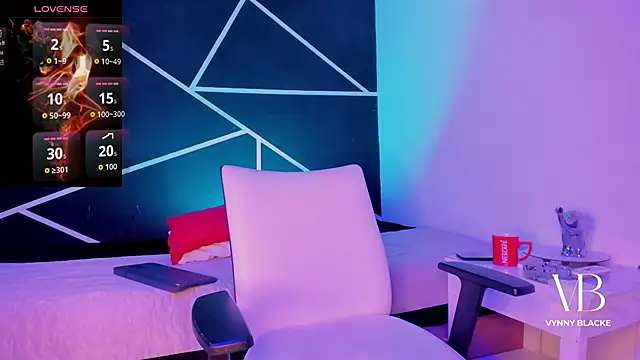 VynnyBlacke  online show from December 15, 8:50 pm