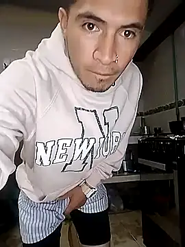 Snapshot of Angel_3-0 chatting on October 6, 12:37 am Angel 3-0 online show from October 6, 12:37 am
