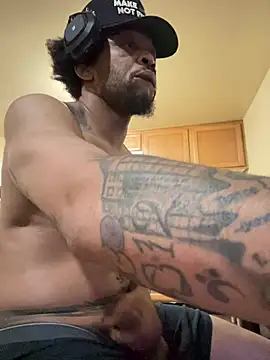 thefreakscomeoutatnight online show from April 24, 8:05 am