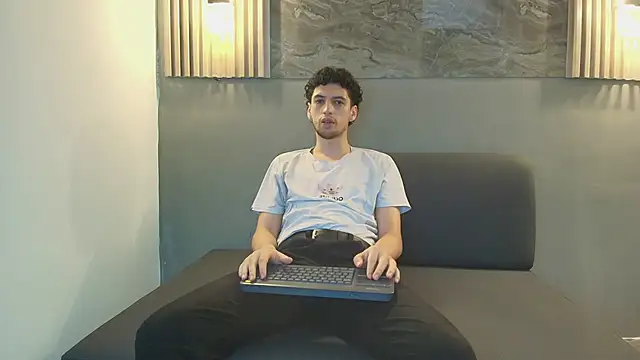 ISRAEL GRAY online show from October 16, 7:33 pm