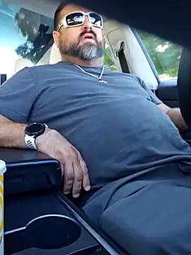 Roddog18 online show from October 30, 9:38 pm