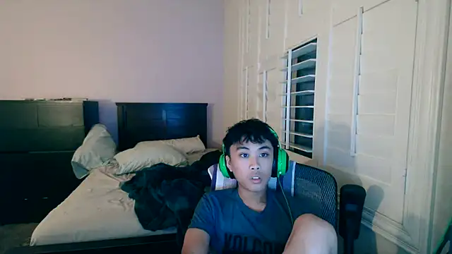 youngasianboy2007 online show from February 6, 1:57 am