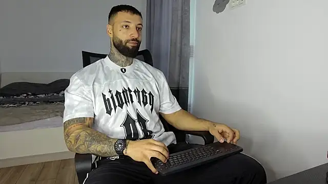 MasculineGuy99 online show from October 15, 6:43 am