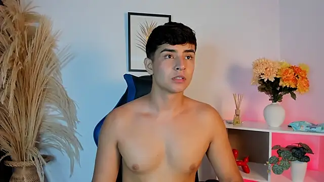 Thiago Connor21 online show from April 18, 11:26 pm