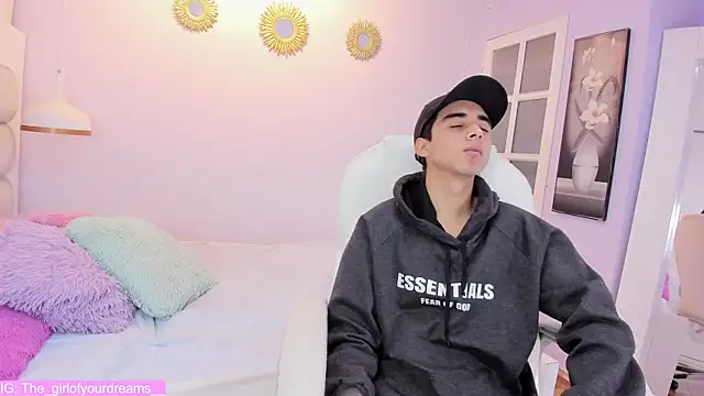 Hottie Guy online show from November 20, 5:45 pm