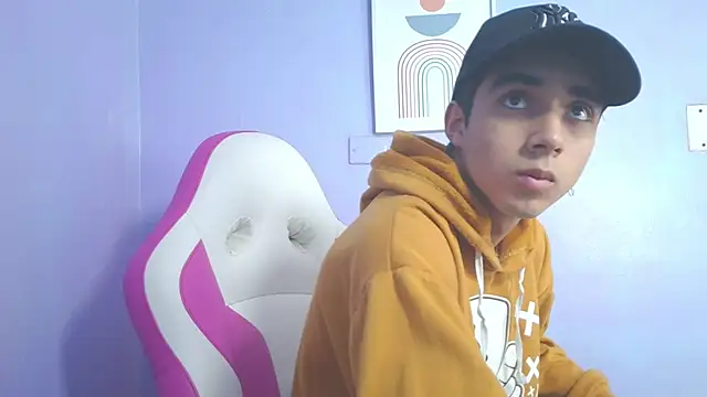 Hottie Guy online show from November 11, 5:40 pm