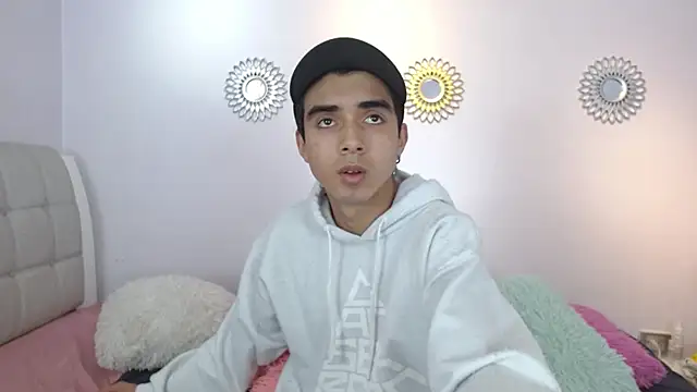 Hottie Guy online show from November 26, 6:00 pm