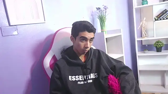 Hottie Guy online show from October 22, 6:32 pm