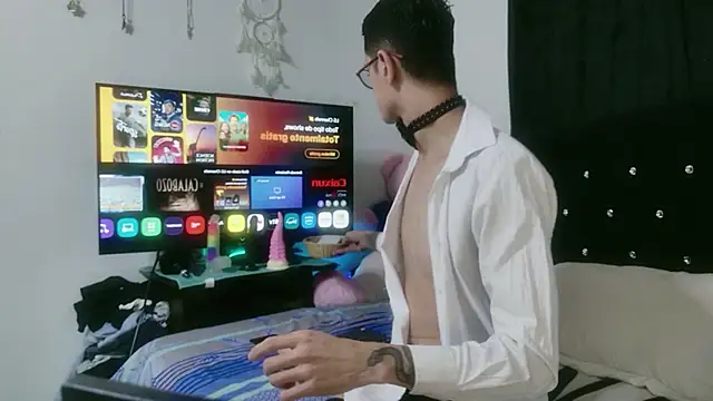 Tyler cat online show from October 12, 10:31 am