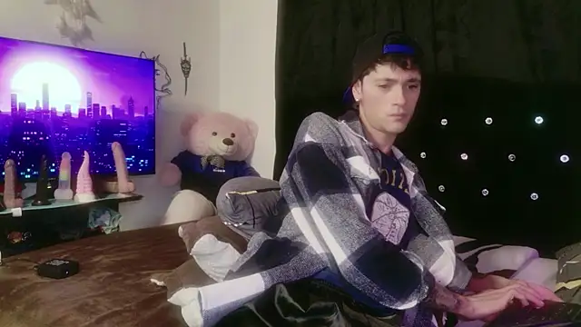 Tyler cat online show from December 2, 6:38 am