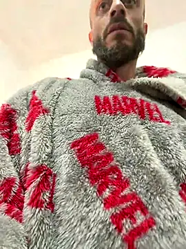 cesar8906 online show from December 14, 6:31 am