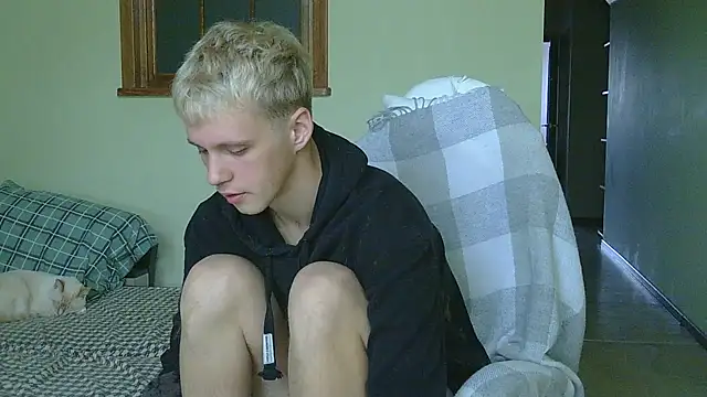 Snapshot of _Timmy_Boy_ chatting on October 20, 8:18 am Timmy Boy online show from October 20, 8:18 am