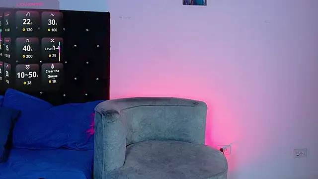 angel kyrozz online show from April 18, 7:07 pm