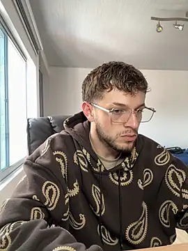 noah red online show from November 17, 4:32 pm