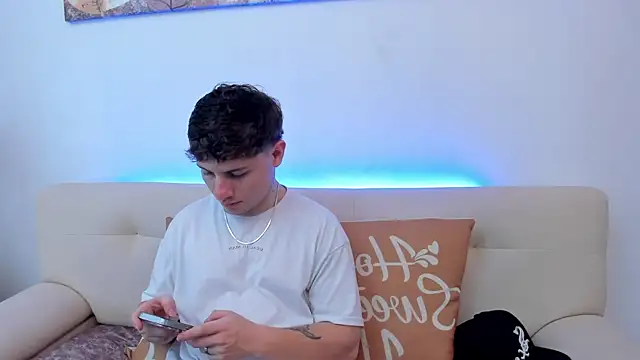 Leoo Miller online show from October 28, 9:17 pm