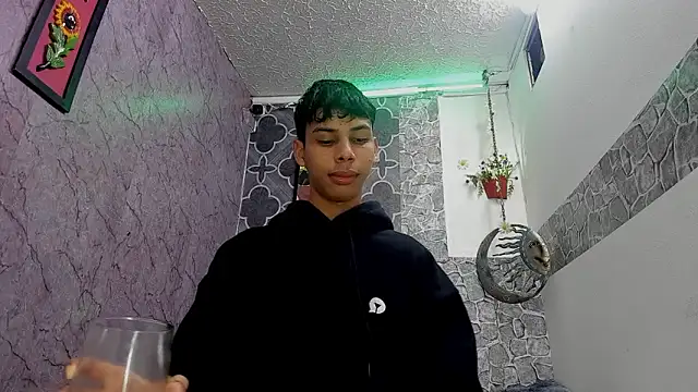 sexyboys cutex18 online show from February 10, 9:08 pm