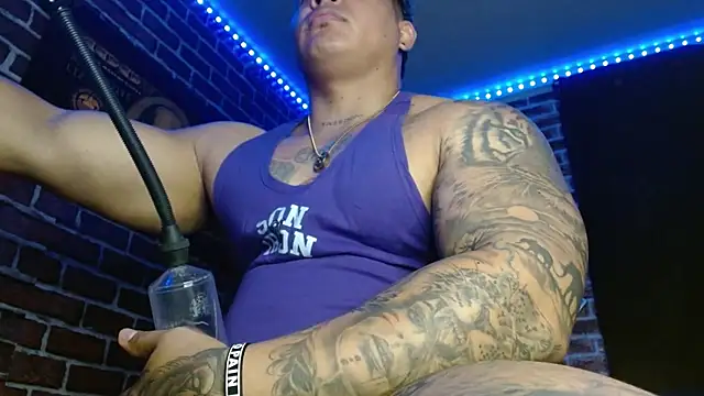 jordan bigcock  online show from November 5, 9:28 pm