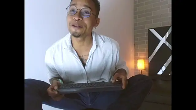 Jayden Morris online show from April 18, 2:02 am