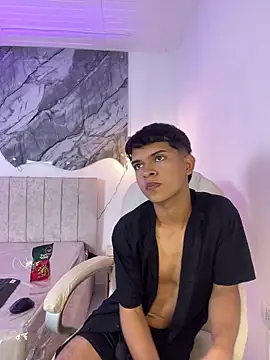 Snapshot of Cristian_jo99 chatting on October 17, 4:49 am Cristian jo99 online show from October 17, 4:49 am