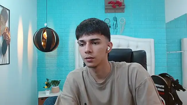 AmethystShadow17 online show from April 14, 3:50 am