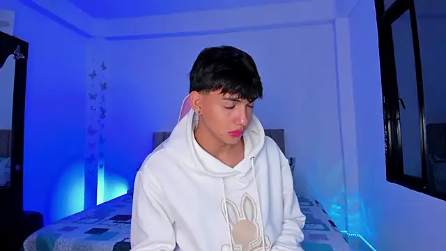 Axel Cody  online show from March 5, 11:39 am