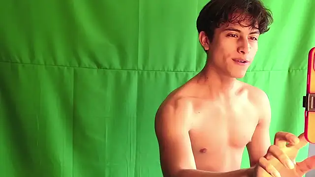 Aaron Eze online show from June 3, 2:33 pm