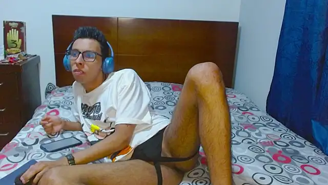 DavTwink3100 online show from December 16, 2:29 am