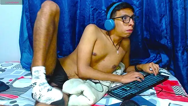 DavTwink3100 online show from March 2, 5:08 am