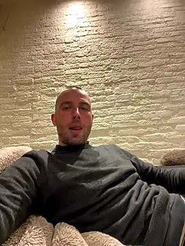 Rotteei1 online show from December 2, 4:43 pm